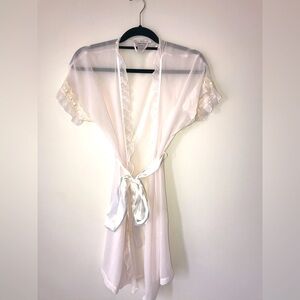 Línea Donatella bridal robe